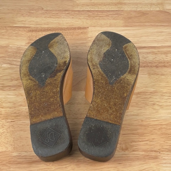 DONALD J PLINER tan leather sandals - Picture 14 of 16